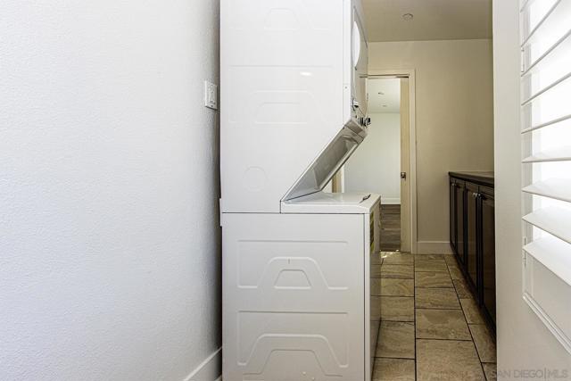 2400 Torrey Pines Rd, La Jolla CA: https://media.crmls.org/mediaz/b302b08b-07d3-4fb0-9fc7-131bc6c0fbad.jpg