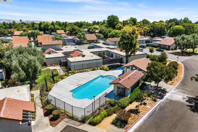 1550 Calle Enrique, Pleasanton CA: https://media.crmls.org/mediaz/b302bf49-6e7a-4511-9d94-0ae5f7a94717.jpg