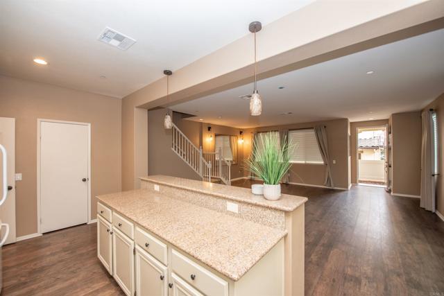 Detail Gallery Image 5 of 49 For 1712 Cal Orchid Pl #2,  Chula Vista,  CA 91913 - 3 Beds | 2/1 Baths