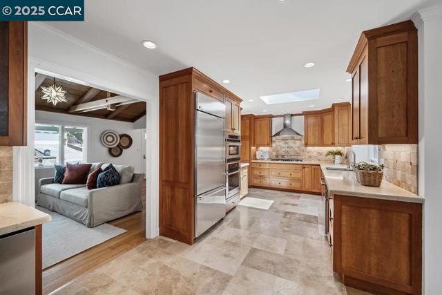 3159 Lucas Dr, Lafayette CA: https://media.crmls.org/mediaz/b3031994-a76a-4589-b6cd-c63fc22fc781.jpg