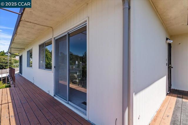 51 Rincon Rd, Kensington CA: https://media.crmls.org/mediaz/b303c2ba-daf3-4f6e-b35b-5ce6bbc270ad.jpg