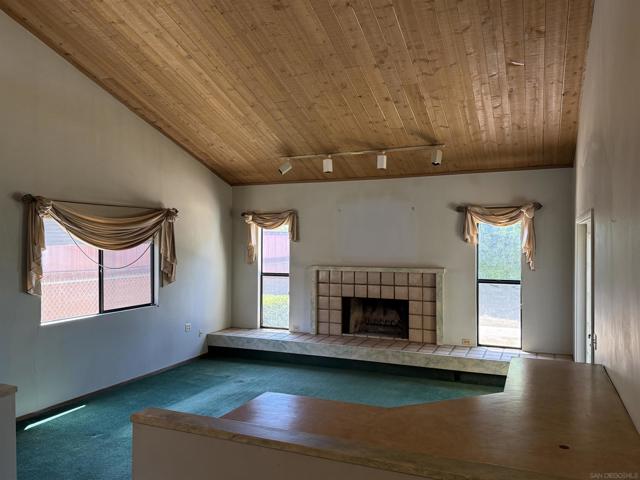 6056 Winfield Ave, La Mesa CA: https://media.crmls.org/mediaz/b303c378-0d72-43e6-8f29-e831038e6a20.jpg