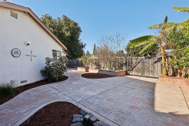 Image 36 of 59 For 34348 Atteridge Ct