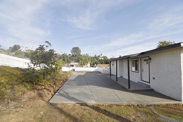 NEW CONCRETE DRIVEWAY