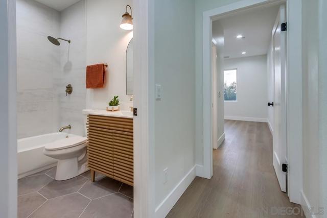 2482 San Clemente Ave, Vista CA: https://media.crmls.org/mediaz/b3041c29-4936-495a-8265-a33172307c56.jpg