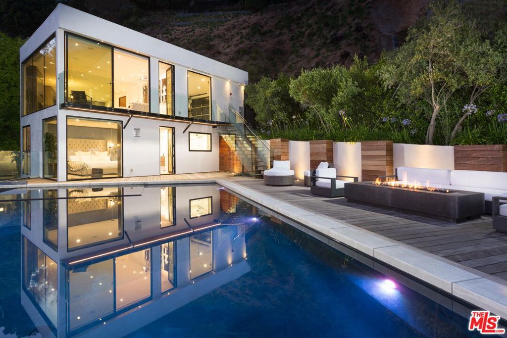 8780 Hollywood Boulevard — architectural residence