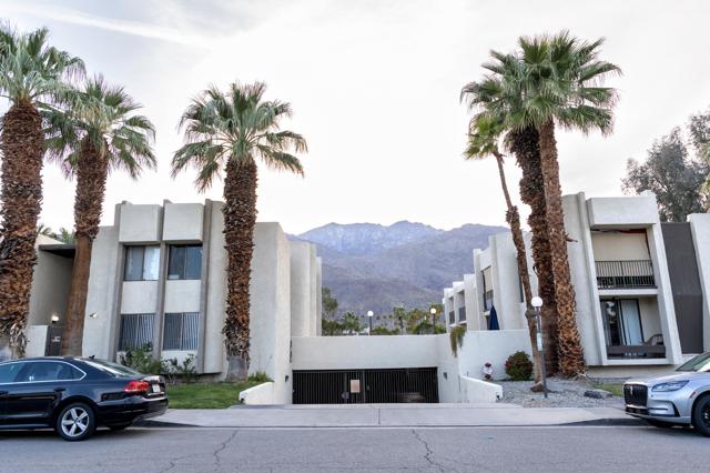 1400 E Palm Canyon Drive, Palm Springs CA: https://media.crmls.org/mediaz/b304f4c2-1ffa-419b-99fe-ee04b73432c1.jpg