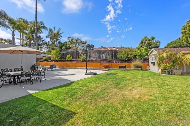 2112 Park Dale Ln, Encinitas CA: https://media.crmls.org/mediaz/b30503cd-d421-4be0-bbe8-038bd744af7f.jpg