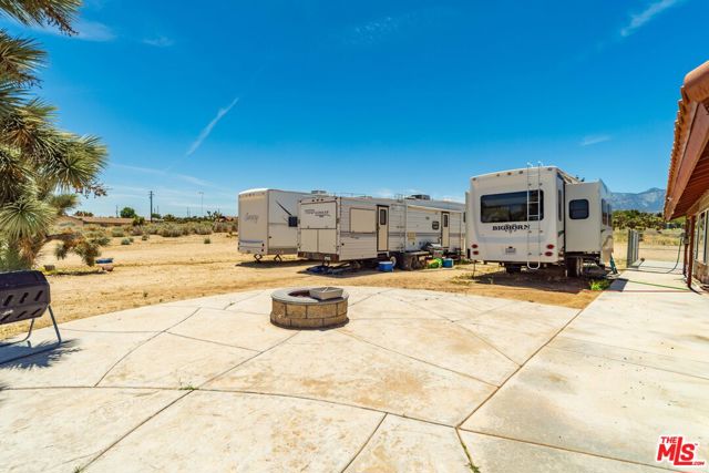9999 Del Sol Avenue, Phelan CA: https://media.crmls.org/mediaz/b3053db0-eac8-4f01-b90a-5fdef0235fca.jpg