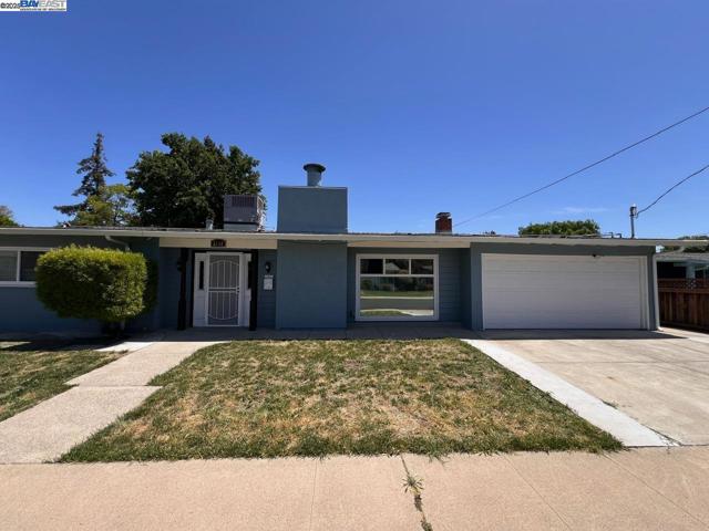 2748 Eastgate Ave, Concord CA: https://media.crmls.org/mediaz/b305f826-a5c8-4345-ae0b-294da6db5da8.jpg