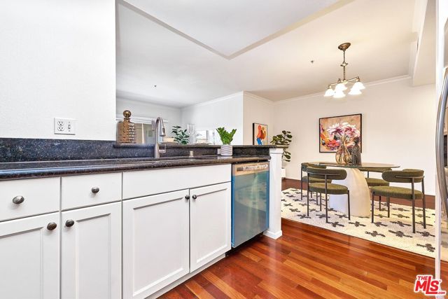 906 S Serrano Avenue, Los Angeles CA: https://media.crmls.org/mediaz/b3062e7e-39f8-4a6e-8aa7-0a4d62c7ee16.jpg
