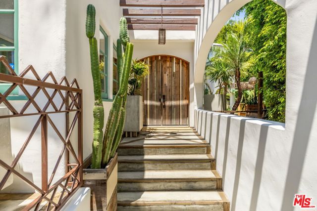 8249 Marmont Lane, Los Angeles CA: https://media.crmls.org/mediaz/b3068214-e2a9-4086-83a2-b1796b18700f.jpg