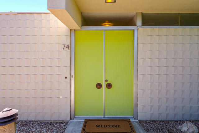 74 Lakeview Drive, Palm Springs CA: https://media.crmls.org/mediaz/b306ee0d-ddd7-472a-825e-43bcab5b8734.jpg
