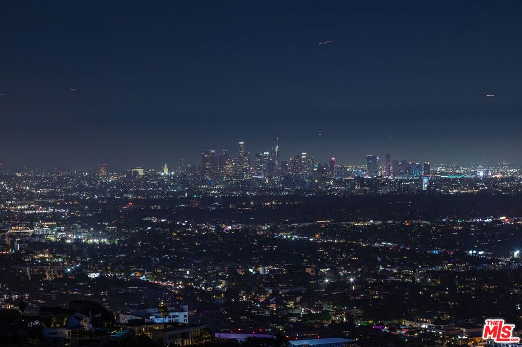 https://media.crmls.org/mediaz/b3074f1f-cdd4-41cc-9752-0e82c1527456.jpg?preset=X-Large