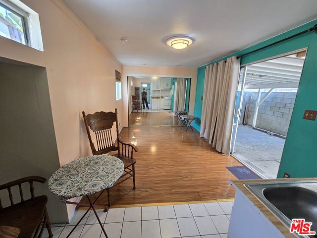 12846 Short Avenue, Los Angeles CA: https://media.crmls.org/mediaz/b30753f1-1e65-498e-975b-880fd0bbee85.jpg
