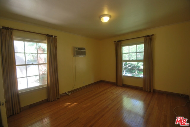 325 PALM Drive, Beverly Hills CA: https://media.crmls.org/mediaz/b3077827-5ada-4848-bcfe-9508100cfe67.jpg