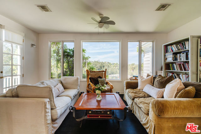 4244 Balcony Drive, Calabasas CA: https://media.crmls.org/mediaz/b3077e6e-451a-4e1b-8641-969771226397.jpg