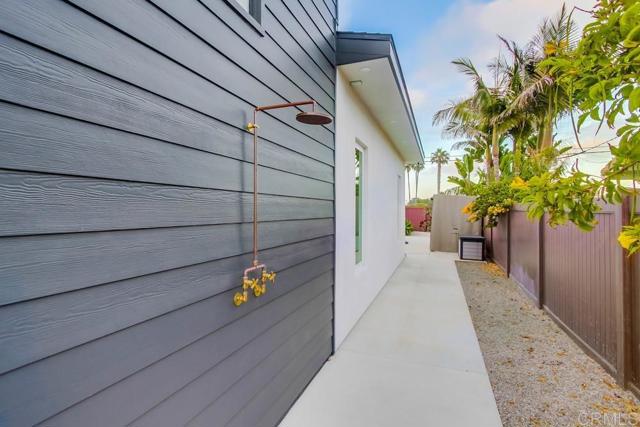 5380 Los Robles Drive, Carlsbad CA: https://media.crmls.org/mediaz/b3078e93-c70d-4656-8506-af44b5965c13.jpg