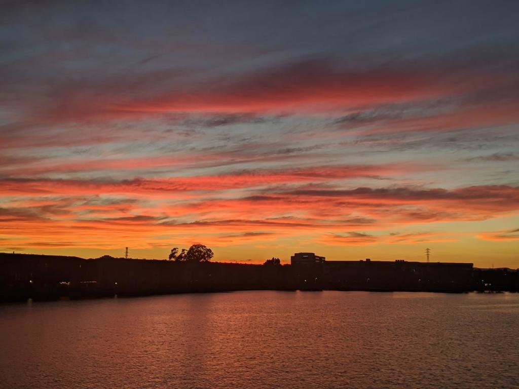 https://media.crmls.org/mediaz/b307bbd5-2071-4b9f-bd70-2c74c944d994.jpg?preset=X-Large