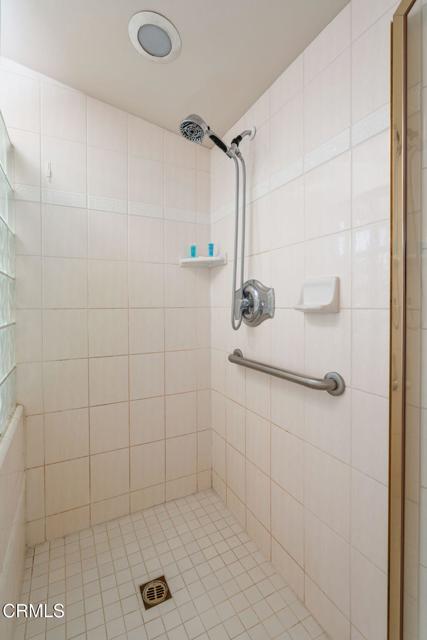 1401 GREENOCK Lane, Ventura CA: https://media.crmls.org/mediaz/b308a488-4e34-4b5e-88c4-51880b17d462.jpg