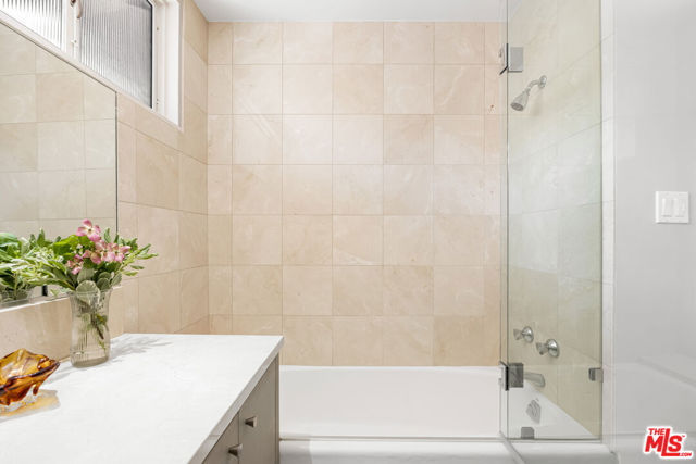 1256 Beverly Green Drive, Beverly Hills CA: https://media.crmls.org/mediaz/b308aaba-6feb-43e2-aa96-fe67ebdbba08.jpg