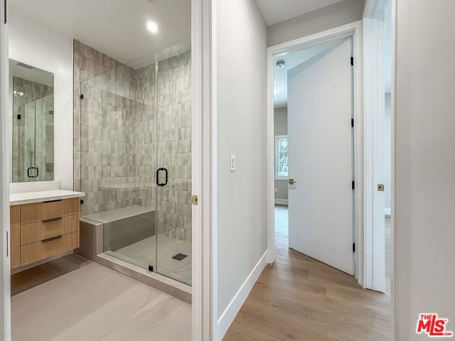 150 N Arnaz Drive, Beverly Hills CA: https://media.crmls.org/mediaz/b308f71d-1b21-42f8-9cbe-ab1575fb17d8.jpg
