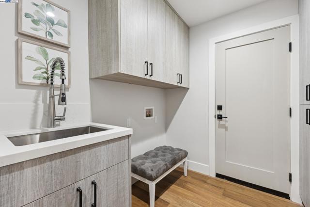 25 Mackenzie, Danville CA: https://media.crmls.org/mediaz/b3097459-bc8a-49f5-a6f3-6b0c475fc768.jpg