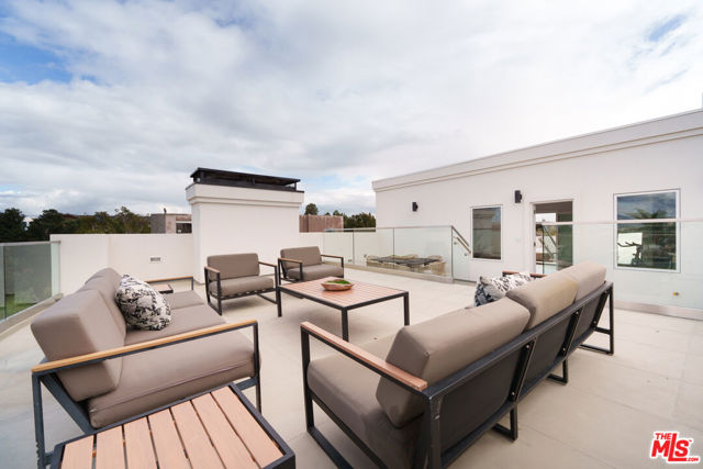 142 Union Jack Mall, Marina del Rey CA: https://media.crmls.org/mediaz/b3099b08-17e7-4030-8040-529730ffd506.jpg