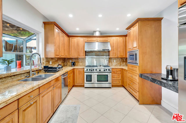 14916 Hesby Street, Sherman Oaks CA: https://media.crmls.org/mediaz/b30a42bb-969c-4a21-b231-4eb705c56940.jpg