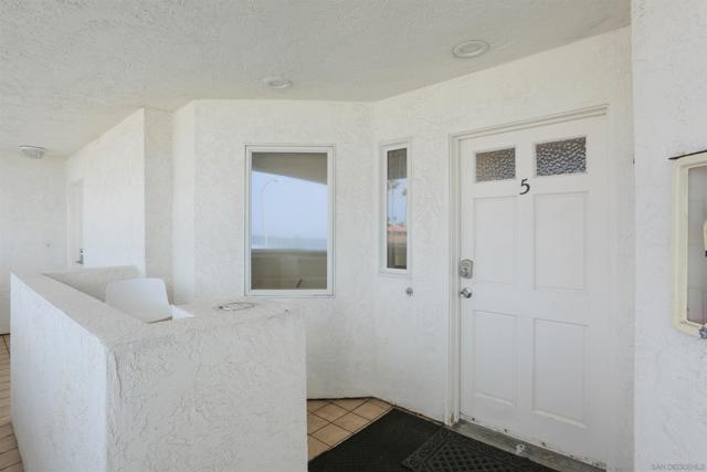 1100 Seacoast Dr, Imperial Beach CA: https://media.crmls.org/mediaz/b30a9b02-dfb2-4606-9785-d65c05e23d62.jpg
