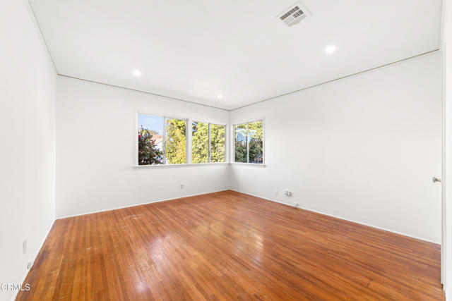 Detail Gallery Image 14 of 25 For 5512 Vantage Ave, Valley Village,  CA 91607 - 2 Beds | 2 Baths