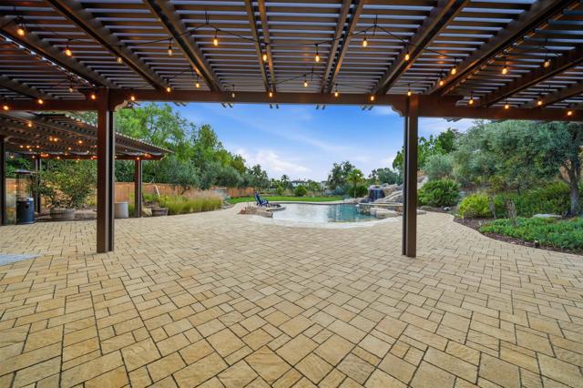 2914 Morning Creek Road, Chula Vista CA: https://media.crmls.org/mediaz/b30b5b3a-0a3e-4ff6-aaa5-ca68bc7ed031.jpg