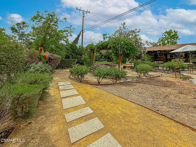 1888 El Monte Drive, Thousand Oaks CA: https://media.crmls.org/mediaz/b30bcb40-2624-4480-92bc-8e8d557d2676.jpg