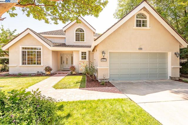 34233 Perry Glen Ter, Union City CA: https://media.crmls.org/mediaz/b30c39c6-de14-48d3-b81f-687f421a9dc2.jpg