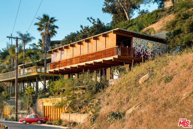 1515 Killarney Avenue, Los Angeles CA: https://media.crmls.org/mediaz/b30c99f2-6c27-4053-9ed8-b69b72f2c836.jpg