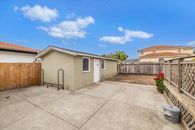 1490 Cabrillo Highway, Half Moon Bay CA: https://media.crmls.org/mediaz/b30cd420-6fc2-4a7c-ac34-d52a6280a86f.jpg