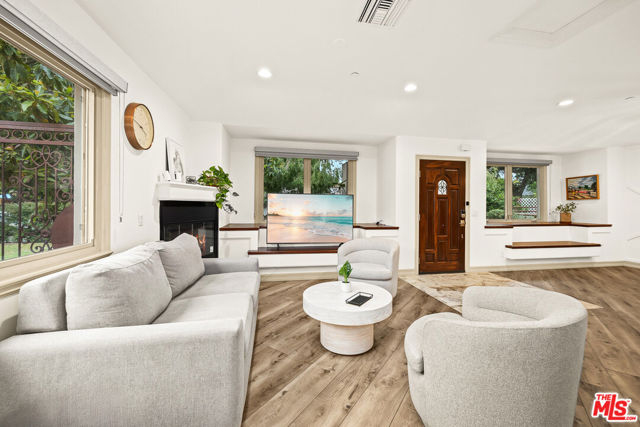 272 N Chester Avenue, Pasadena CA: https://media.crmls.org/mediaz/b30d0fb6-31ff-47fc-99bd-4b29538b1ee7.jpg
