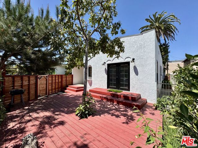 2927 S West View Street, Los Angeles CA: https://media.crmls.org/mediaz/b30d18a2-fcba-4e1a-9d57-e2d17b8e41ec.jpg
