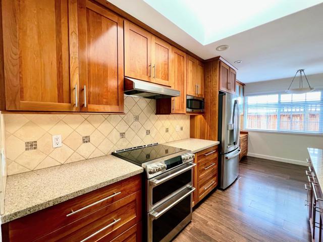 906 Crane Avenue, Foster City CA: https://media.crmls.org/mediaz/b30d2a90-321c-4434-b383-87870ea171f0.jpg