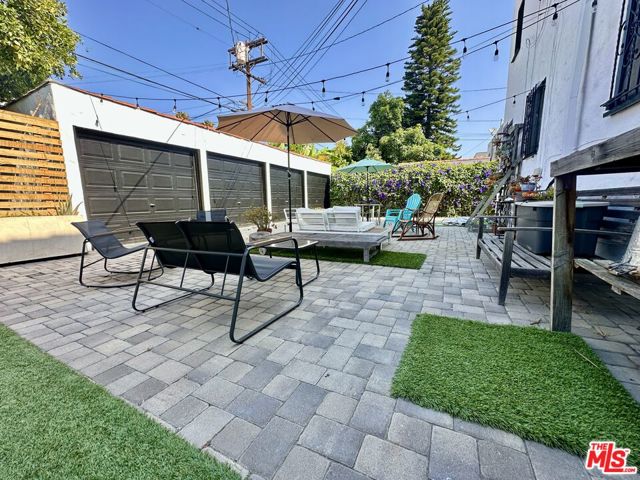 337 N Spaulding Avenue, Los Angeles CA: https://media.crmls.org/mediaz/b30d3853-c67c-453d-865c-e27b994425b0.jpg