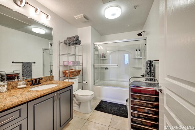 3877 Pell PL, San Diego CA: https://media.crmls.org/mediaz/b30d5181-9051-4e8a-9b05-ec798ae62471.jpg