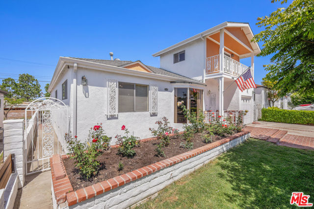 2101 N Almadale Avenue, Los Angeles CA: https://media.crmls.org/mediaz/b30d92e9-56d4-4c9e-b876-4e177fa213f2.jpg
