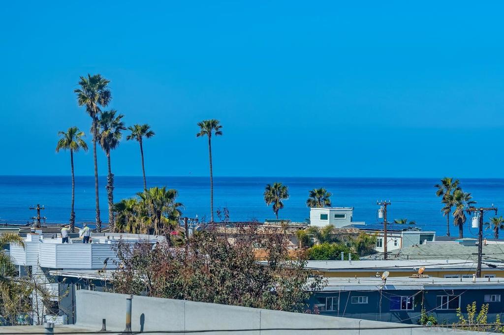 https://media.crmls.org/mediaz/b30e8352-e2e7-4691-9ab3-ba60647f3820.jpg?preset=X-Large