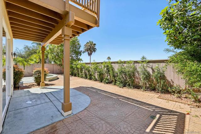 6065 Paseo Monona, Carlsbad CA: https://media.crmls.org/mediaz/b30f12c5-1bd3-495e-8ea3-cb4bbf80bbeb.jpg