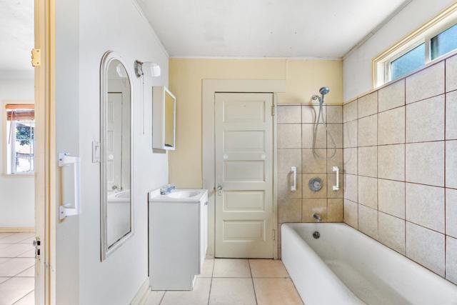 2022 Hitchcock Road, Salinas CA: https://media.crmls.org/mediaz/b30feb61-6b78-48c0-a072-7d98ba32ce0e.jpg