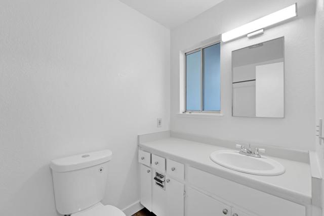 29628 Desert Oak Ct, Hayward CA: https://media.crmls.org/mediaz/b31058c3-dc8f-49eb-b03b-4f37c8d16154.jpg