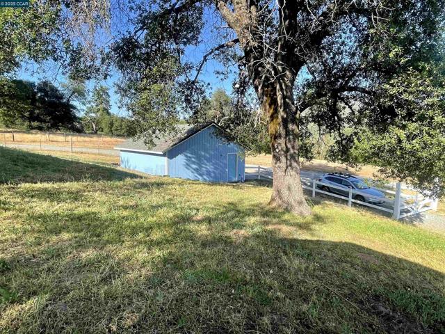 16 Paul Place, Bangor CA: https://media.crmls.org/mediaz/b3106ff0-3b4a-4bb8-b59f-a1c4edc6d513.jpg