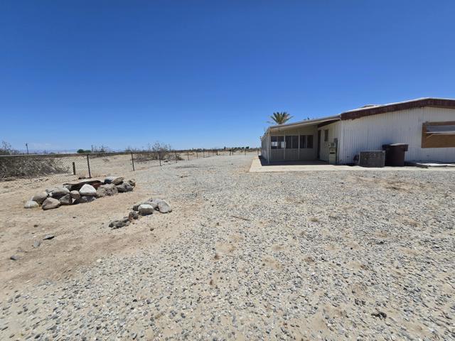 2655 Sea Wind Avenue, Thermal CA: https://media.crmls.org/mediaz/b31081c5-81ea-4e65-a91c-5c264dbdbc79.jpg