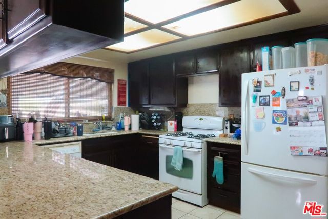 16065 Porter Avenue, Riverside CA: https://media.crmls.org/mediaz/b311ad2a-e602-4015-aa90-6eb19cbaa0d6.jpg