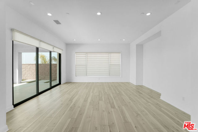 20188 W Marlow Lane, Porter Ranch CA: https://media.crmls.org/mediaz/b311dee0-7bb1-4598-8078-199f7db9e84c.jpg